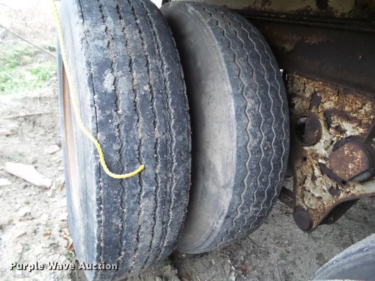 image for item L5649 1979 Fruehauf dry van trailer