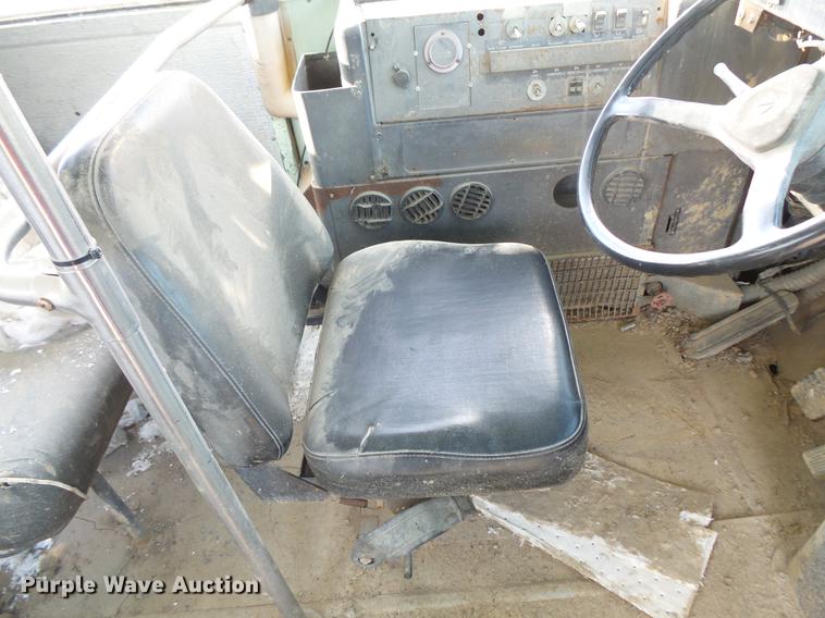 image for item DC1125 1987 International S1800 Thomas Built school bus