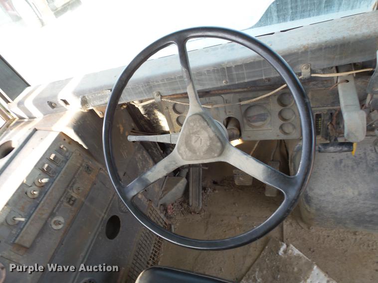 image for item DC1125 1987 International S1800 Thomas Built school bus