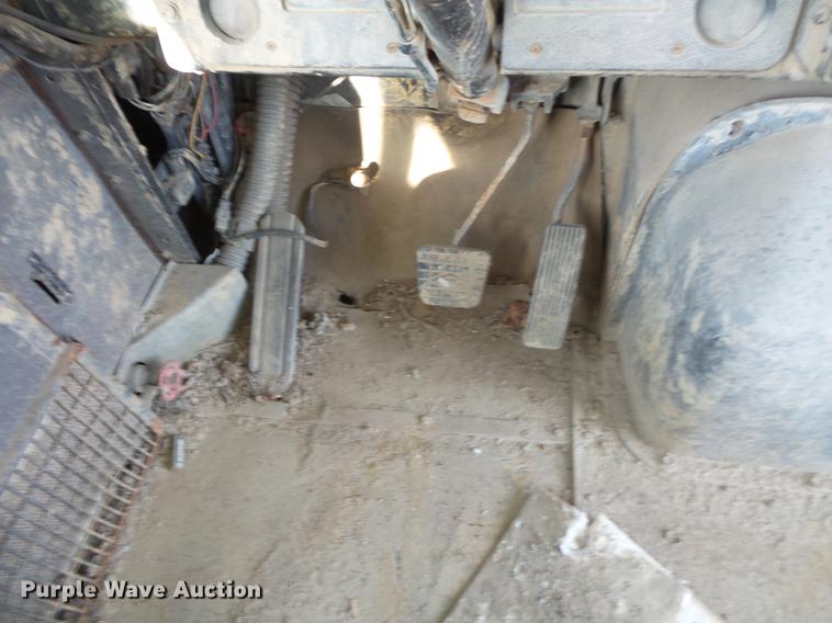 image for item DC1125 1987 International S1800 Thomas Built school bus