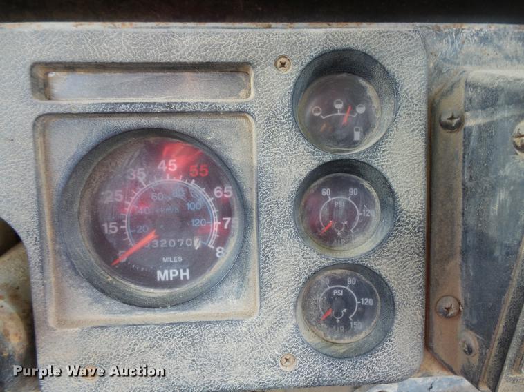 image for item DC1125 1987 International S1800 Thomas Built school bus