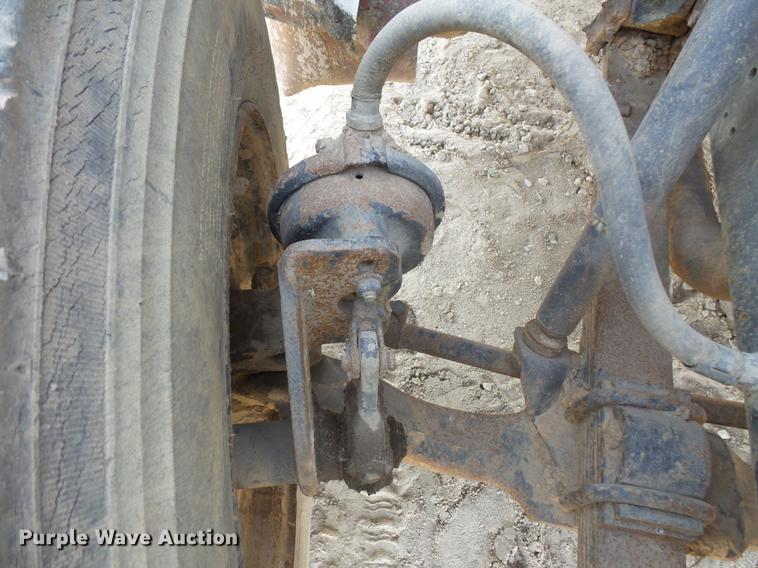 image for item DC1125 1987 International S1800 Thomas Built school bus