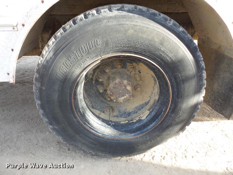 image for item DC1125 1987 International S1800 Thomas Built school bus