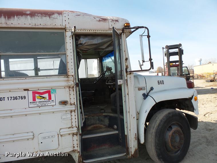 image for item DC1125 1987 International S1800 Thomas Built school bus