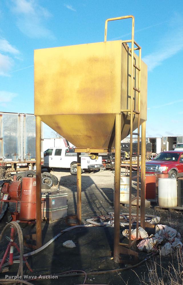 Sandblasting hopper tower in East Moline, IL Item DC1155 sold Purple Wave