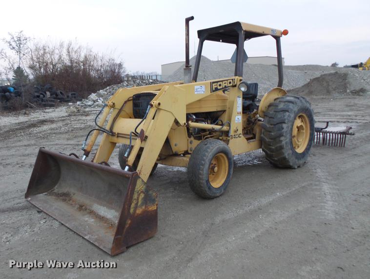image for item DC5748 Ford 345C tractor