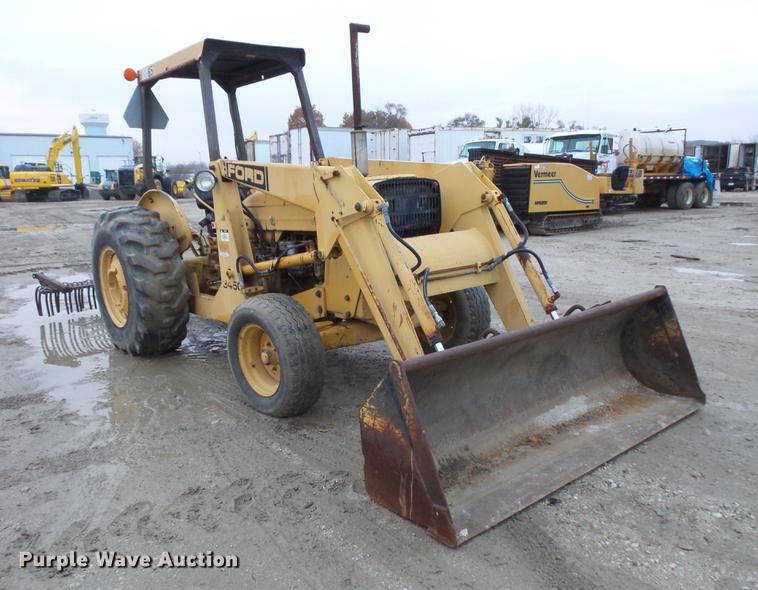 image for item DC5748 Ford 345C tractor