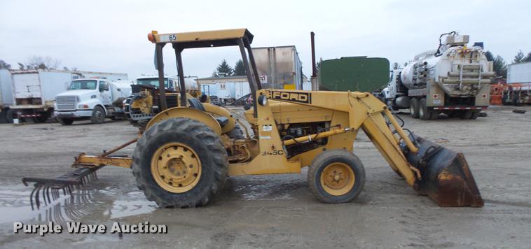 image for item DC5748 Ford 345C tractor