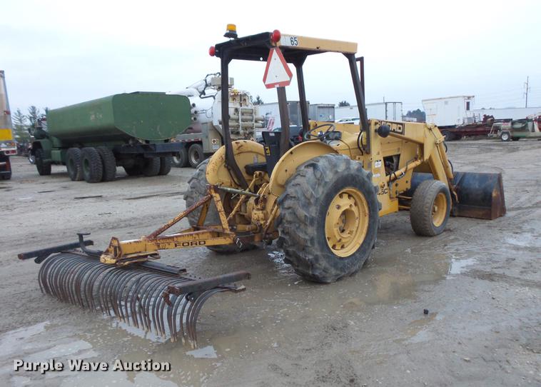 image for item DC5748 Ford 345C tractor