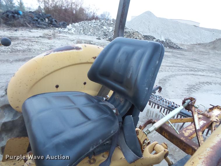 image for item DC5748 Ford 345C tractor