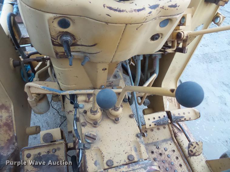 image for item DC5748 Ford 345C tractor