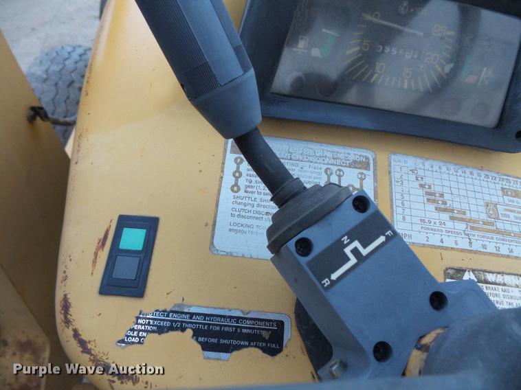 image for item DC5748 Ford 345C tractor