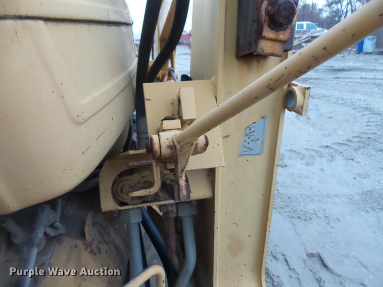 image for item DC5748 Ford 345C tractor