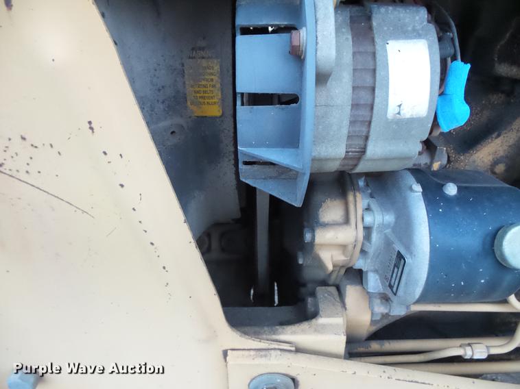 image for item DC5748 Ford 345C tractor