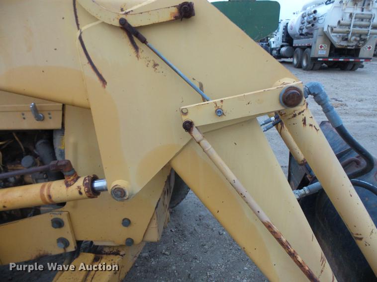 image for item DC5748 Ford 345C tractor