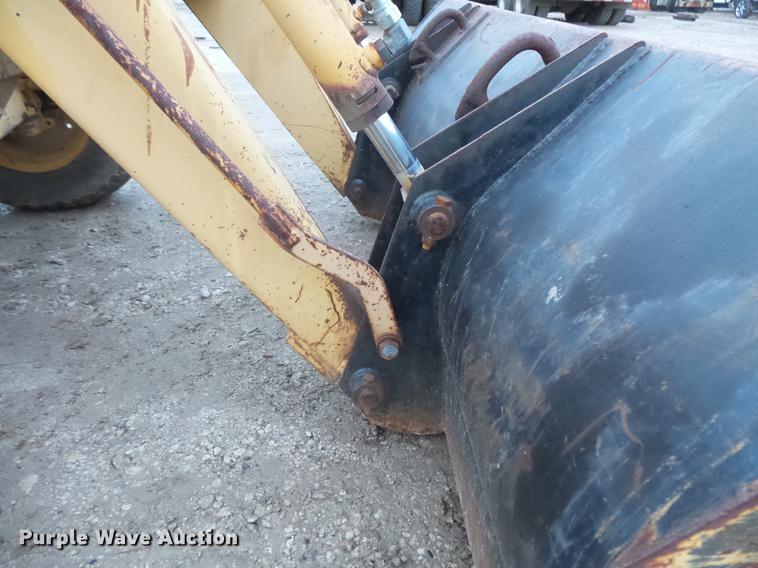 image for item DC5748 Ford 345C tractor