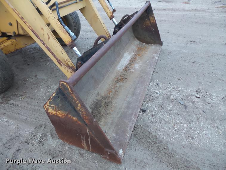 image for item DC5748 Ford 345C tractor