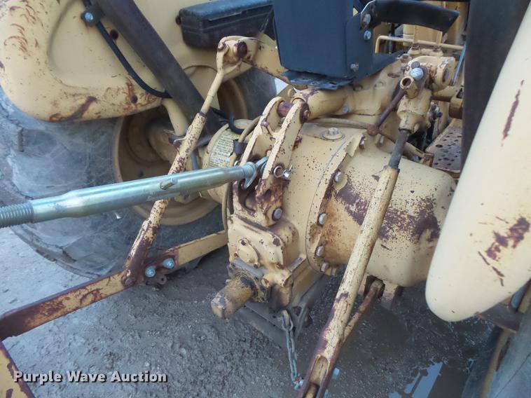 image for item DC5748 Ford 345C tractor