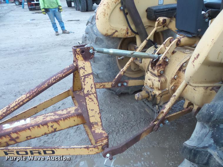 image for item DC5748 Ford 345C tractor