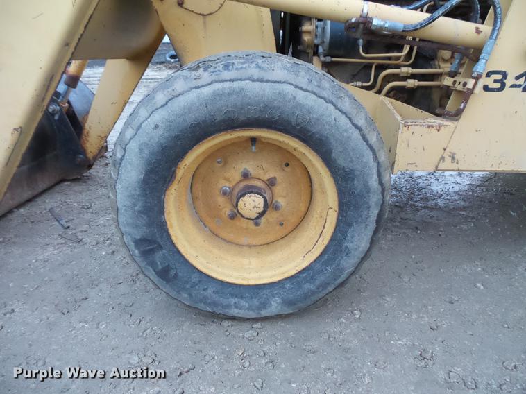 image for item DC5748 Ford 345C tractor