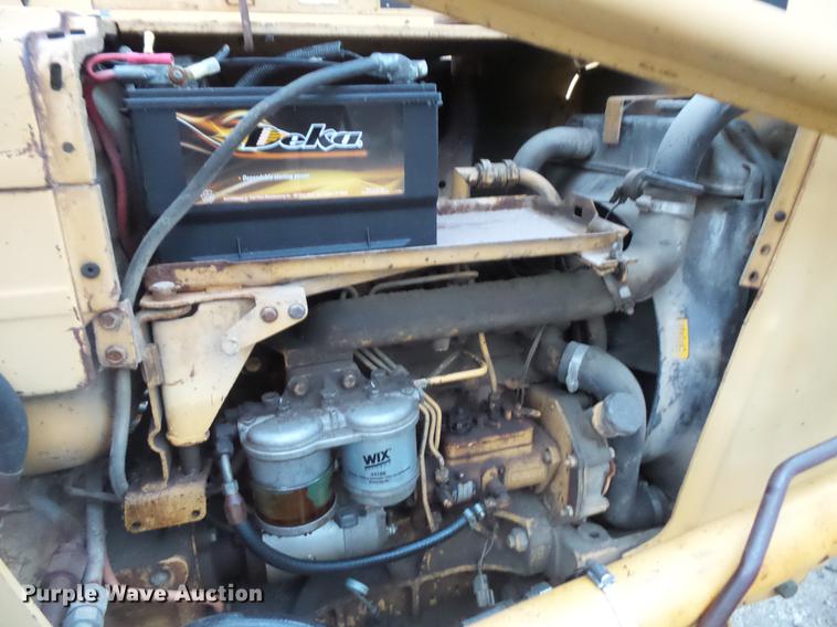 image for item DC5748 Ford 345C tractor