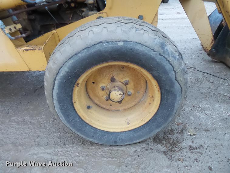 image for item DC5748 Ford 345C tractor