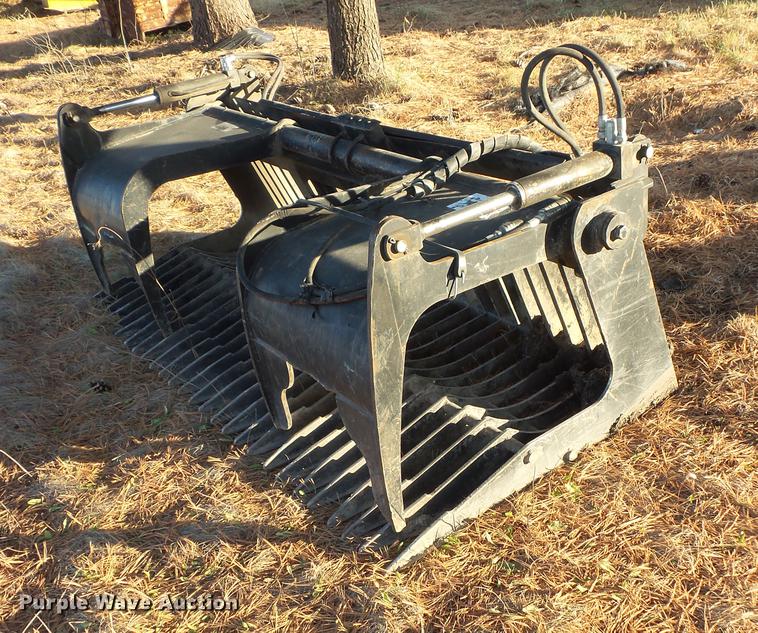 Berlon grapple bucket in East Moline, IL Item DC6262 sold Purple Wave