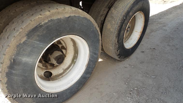 image for item DC6282 2000 Wabash dry van trailer