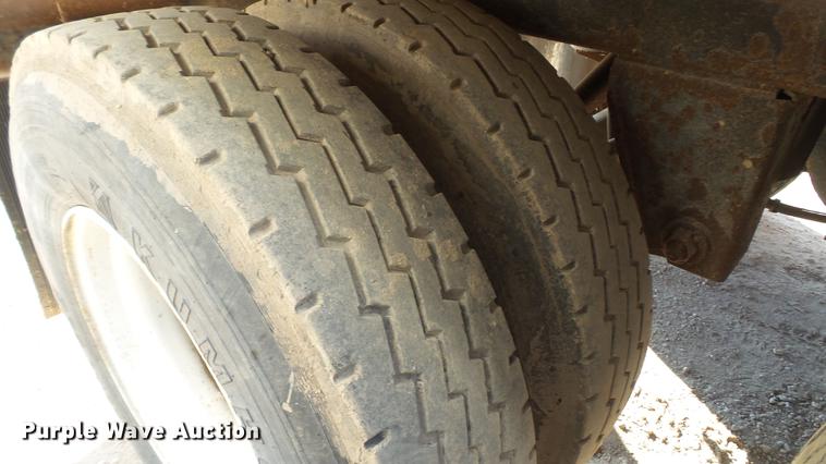 image for item DC6282 2000 Wabash dry van trailer