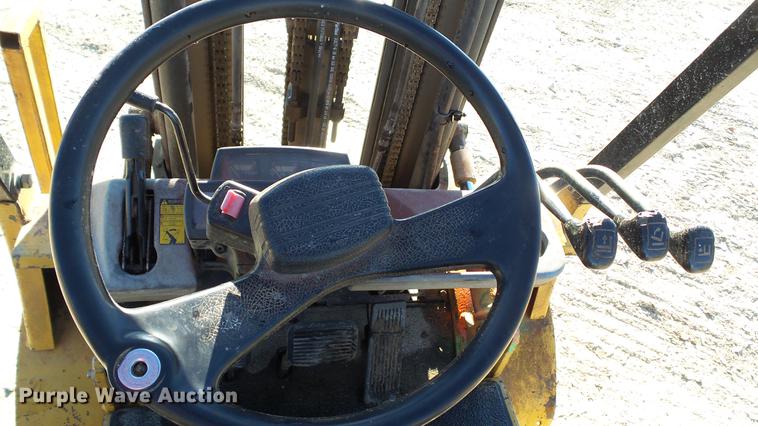 image for item DC6293 Caterpillar GP25 forklift