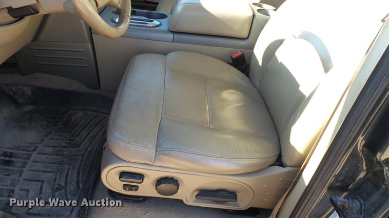 image for item DC6298 2005 Ford F150 Lariat SuperCrew pickup truck