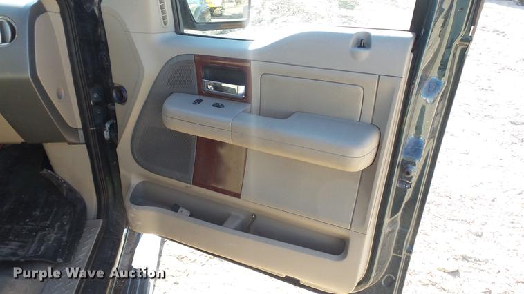 image for item DC6298 2005 Ford F150 Lariat SuperCrew pickup truck