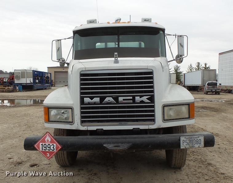 image for item DC6330 2000 Mack CH613 fuel truck