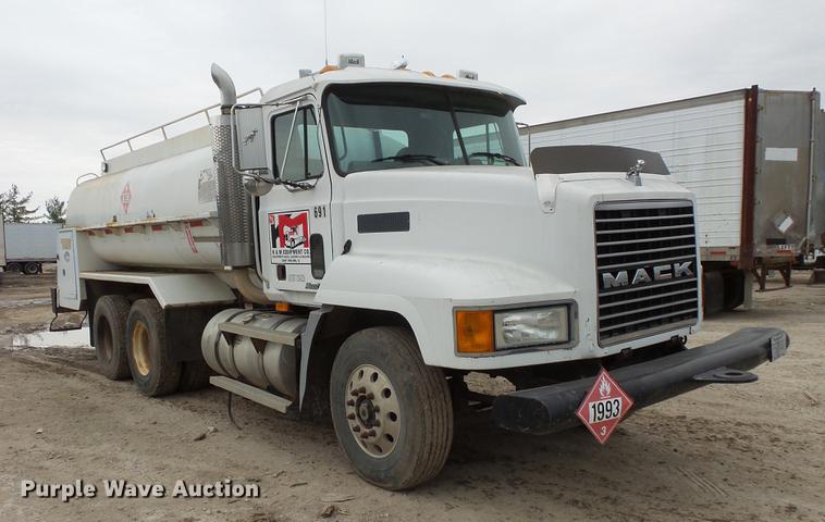 image for item DC6330 2000 Mack CH613 fuel truck