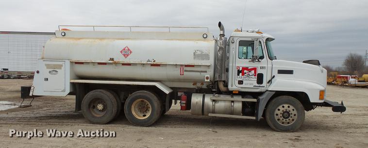 image for item DC6330 2000 Mack CH613 fuel truck