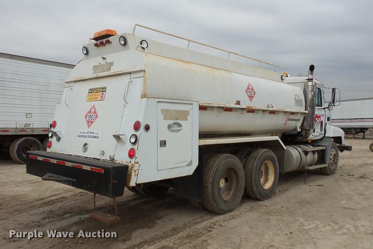 image for item DC6330 2000 Mack CH613 fuel truck