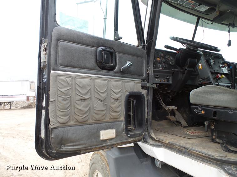 image for item DC6330 2000 Mack CH613 fuel truck