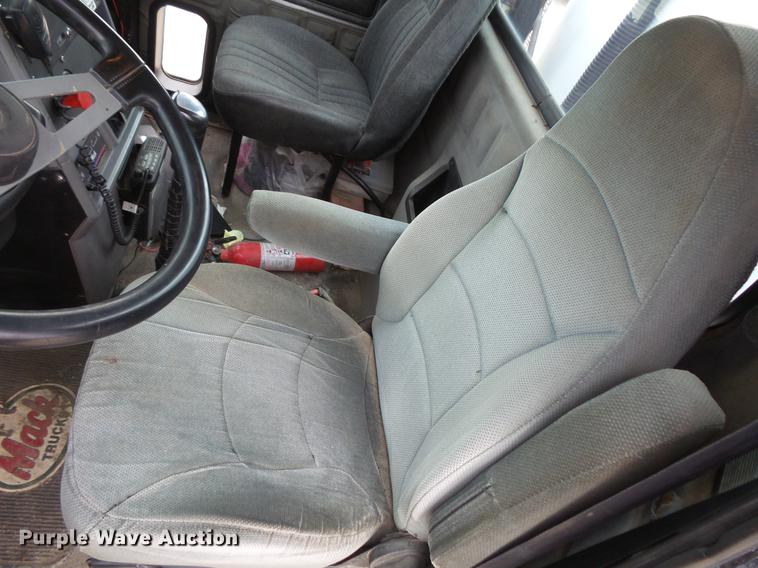 image for item DC6330 2000 Mack CH613 fuel truck