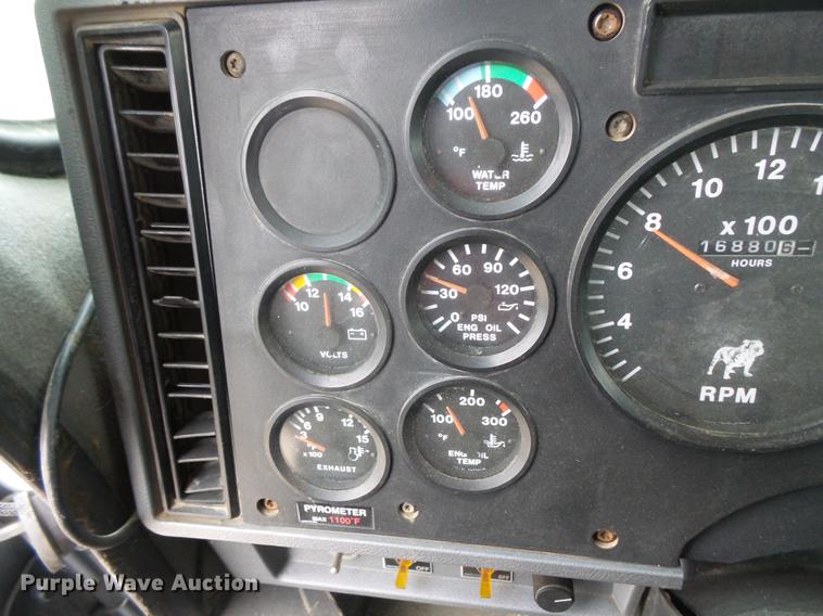 image for item DC6330 2000 Mack CH613 fuel truck