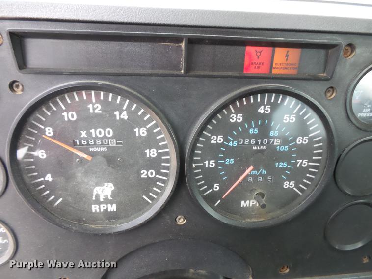 image for item DC6330 2000 Mack CH613 fuel truck