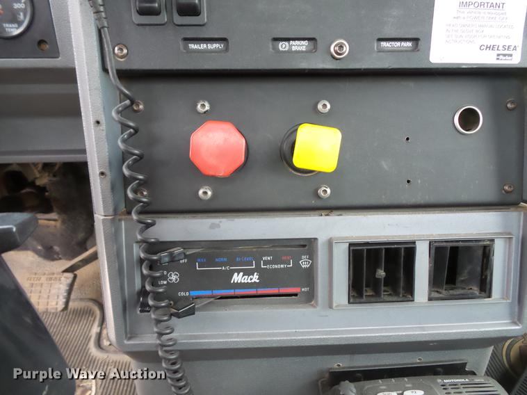 image for item DC6330 2000 Mack CH613 fuel truck