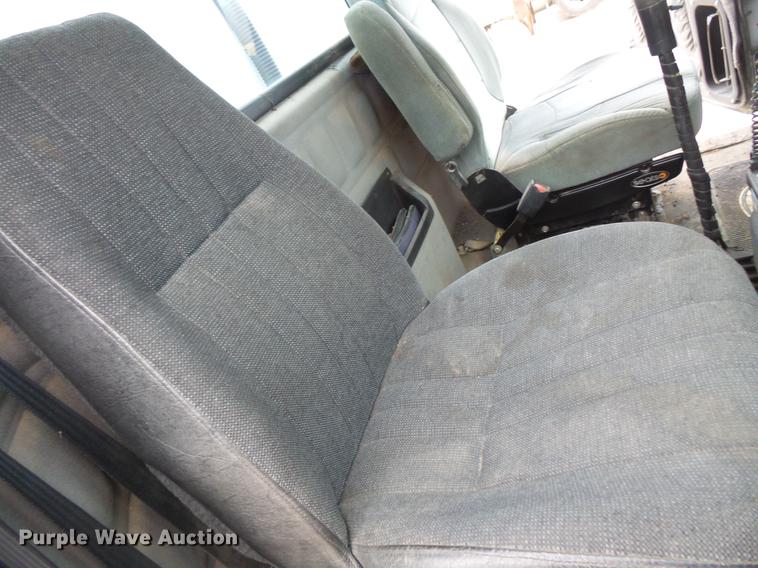 image for item DC6330 2000 Mack CH613 fuel truck