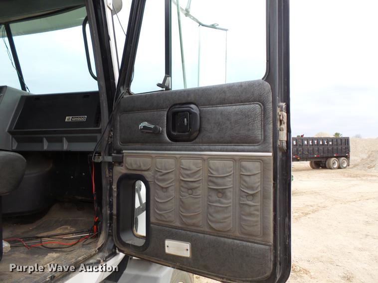 image for item DC6330 2000 Mack CH613 fuel truck