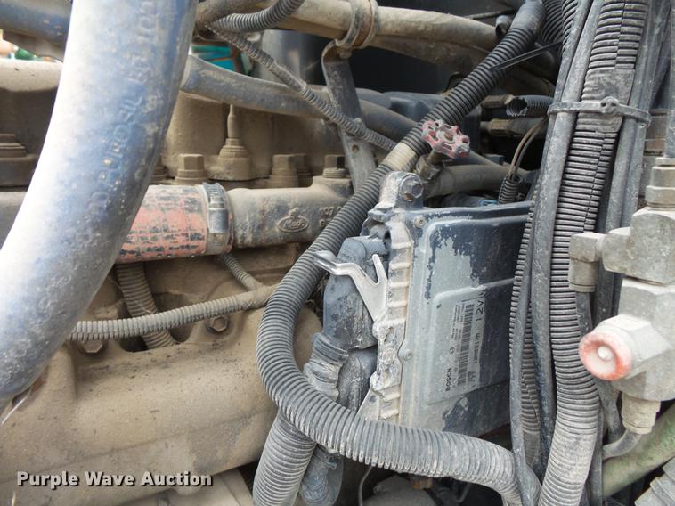 image for item DC6330 2000 Mack CH613 fuel truck