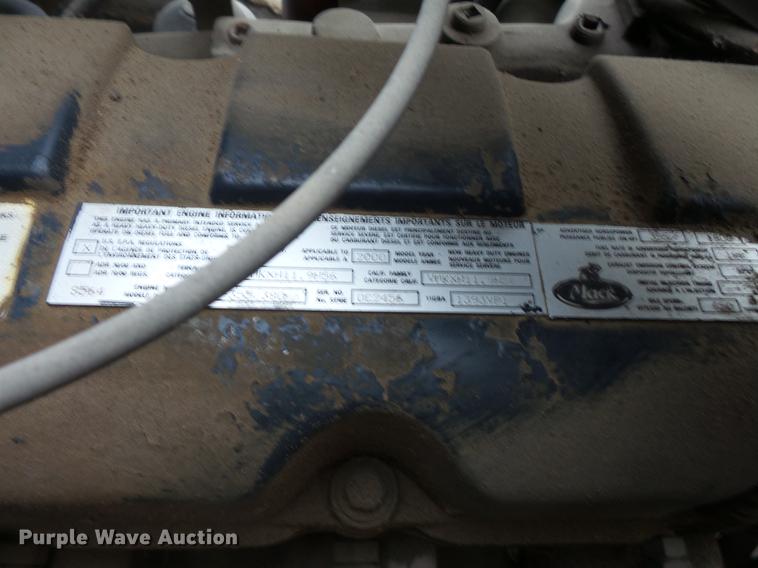 image for item DC6330 2000 Mack CH613 fuel truck