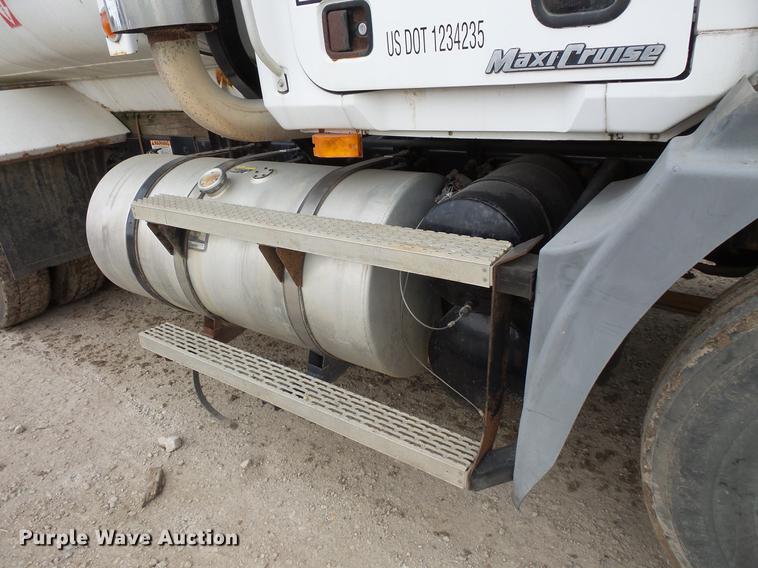 image for item DC6330 2000 Mack CH613 fuel truck