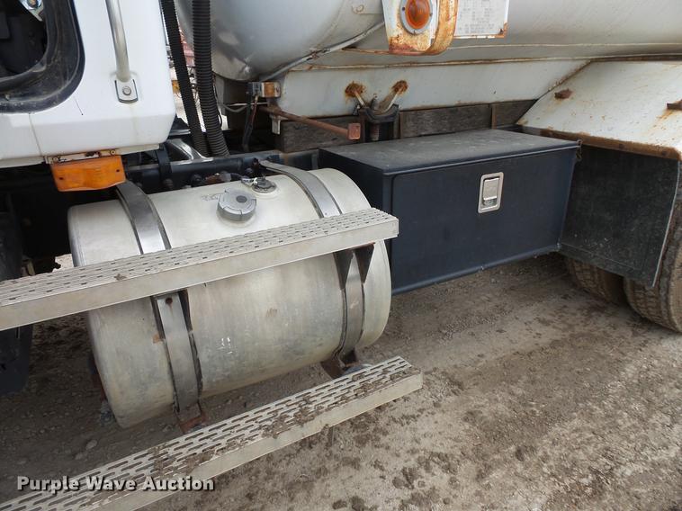 image for item DC6330 2000 Mack CH613 fuel truck