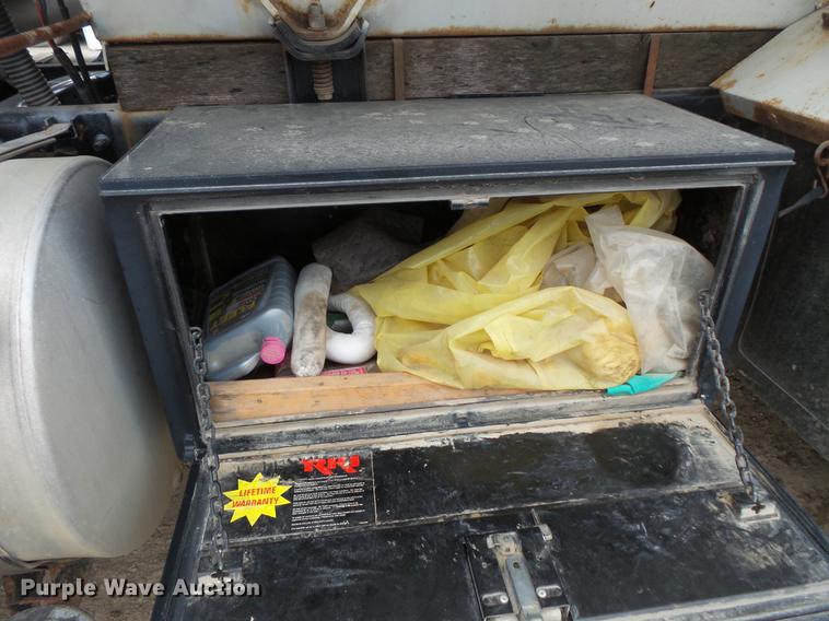 image for item DC6330 2000 Mack CH613 fuel truck