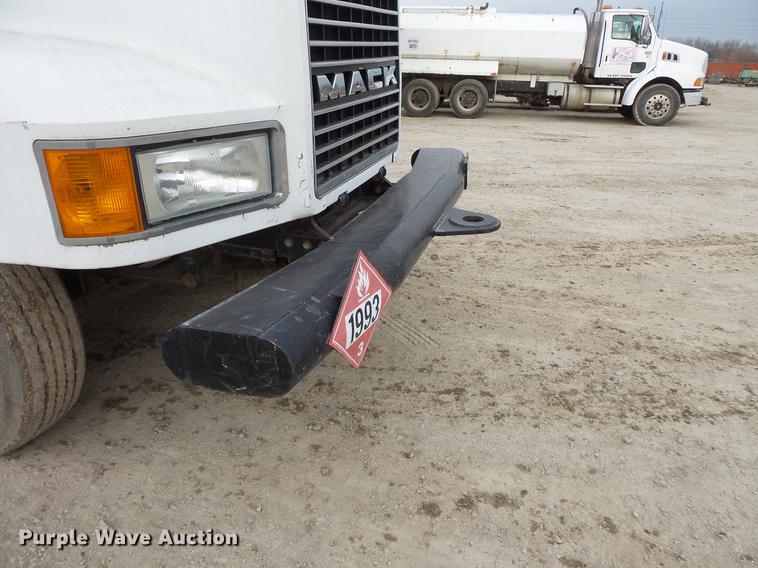 image for item DC6330 2000 Mack CH613 fuel truck