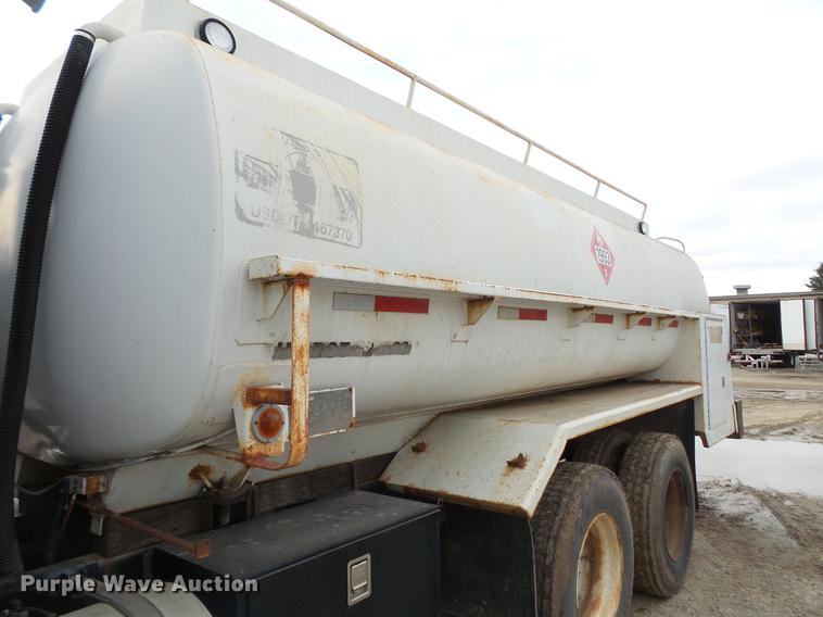 image for item DC6330 2000 Mack CH613 fuel truck